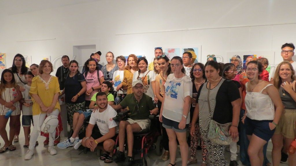 Las asociaciones ACEFEP y ACEPAS visitan la exposición de PROI en el Museo