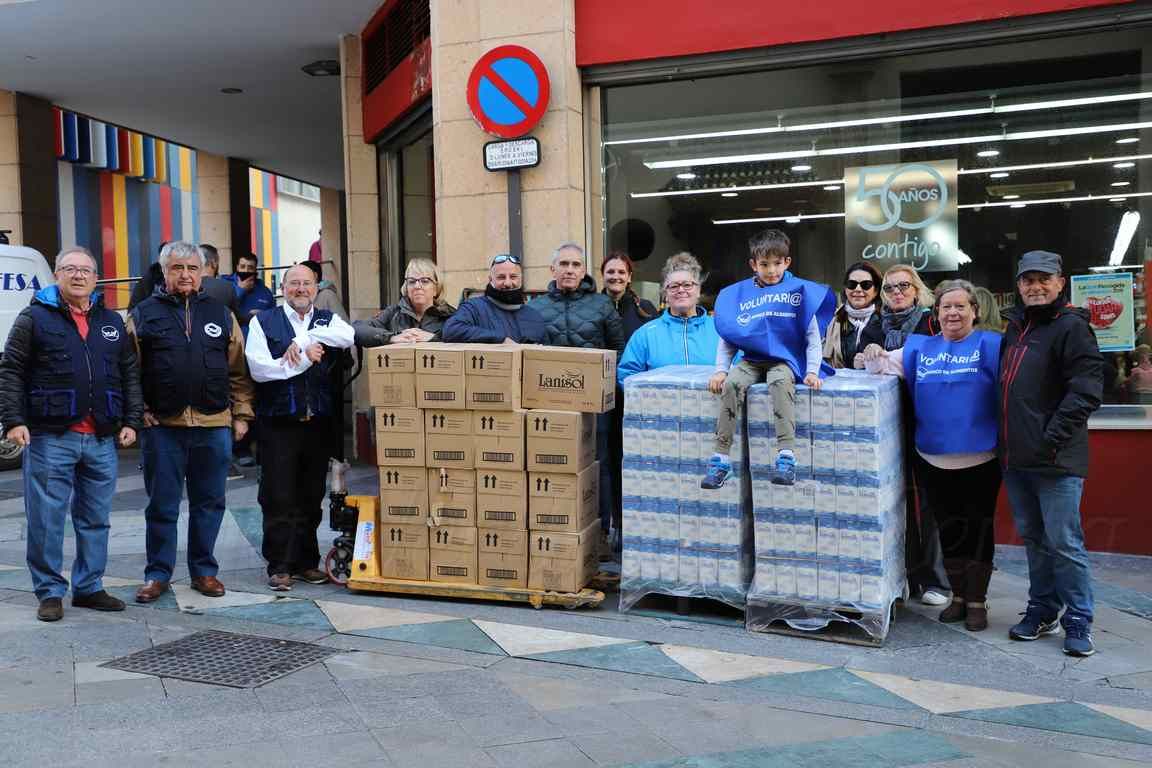 Fotógrafos Solidarios realiza una donación de casi 2.000 kilos de alimentos