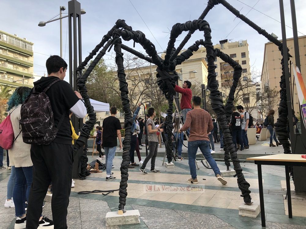 La Escuela de Arte ha apostado fuerte en su presentación en sociedad.
