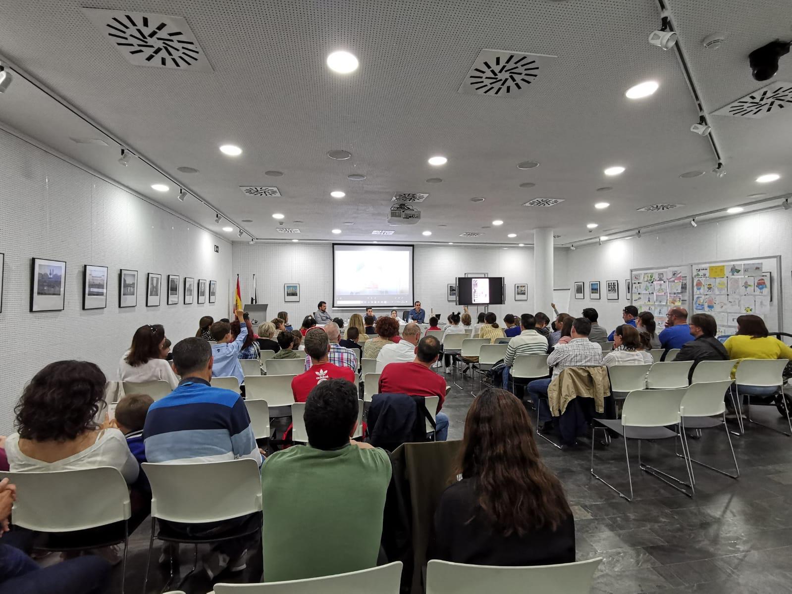La Biblioteca Pública acoge la presentación de "Supermendruguito y el Clan de los Tambonitos"