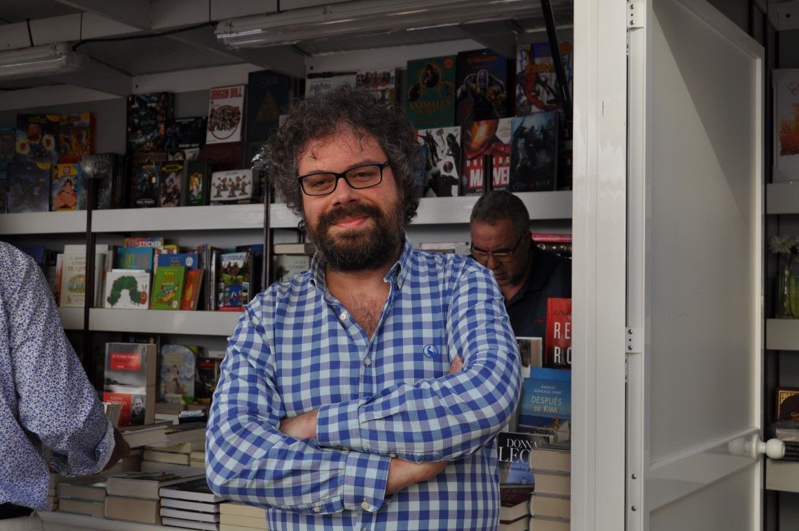 El escritor Sergio del Molino visita la Feria del Libro
