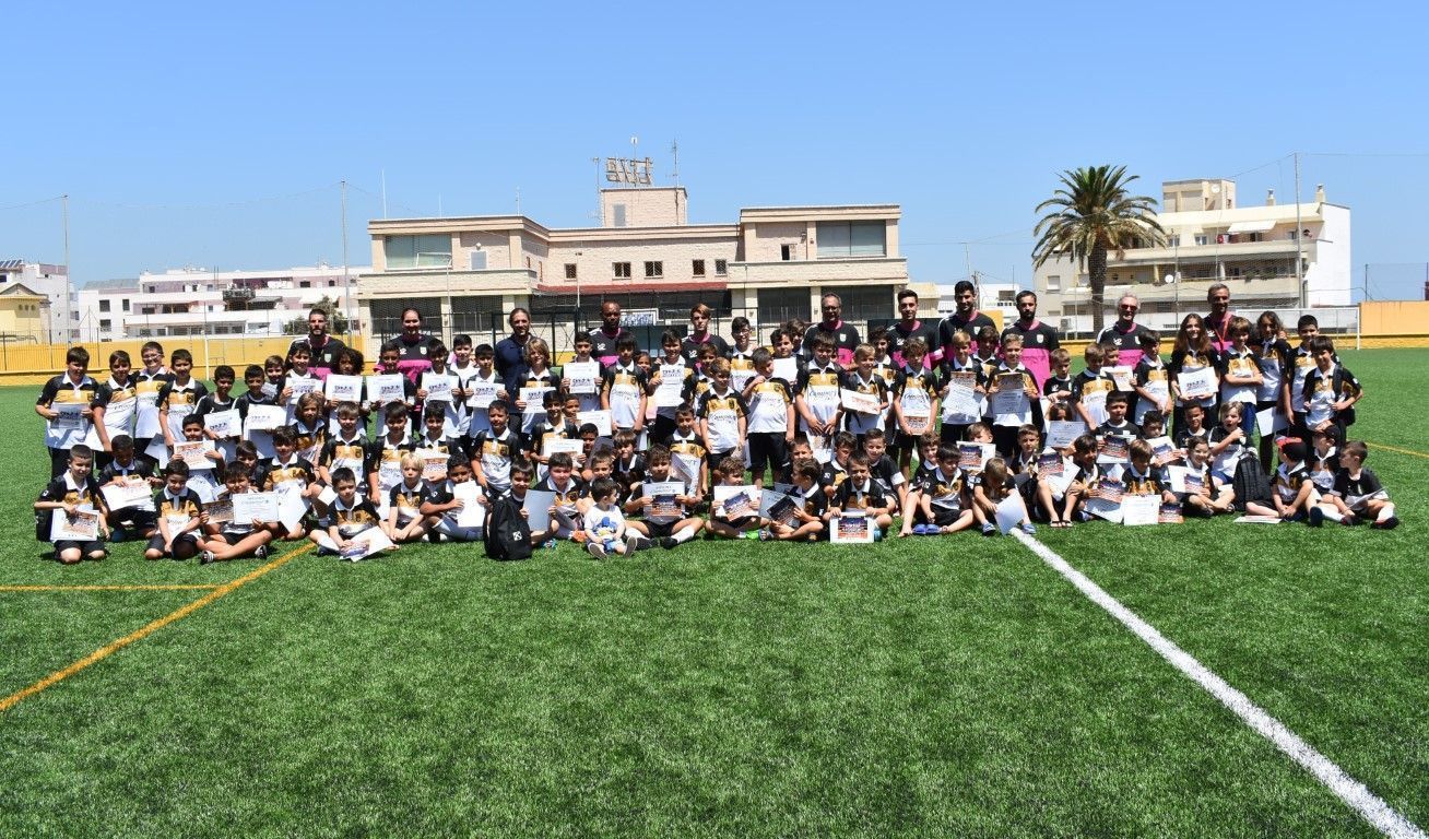 Fiesta final para los alumnos del Campus Fx3 con la entrega de diplomas