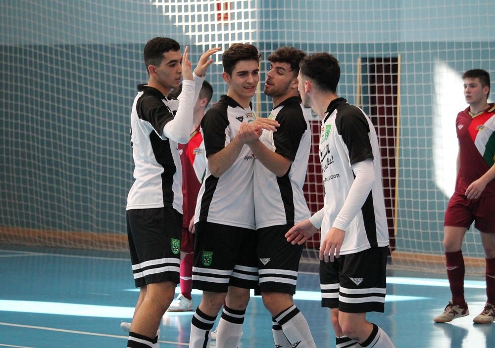(8-4) Los Juveniles cierran su participación con una merecida victoria ante La Rioja.