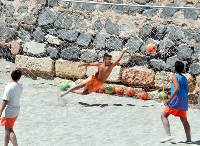 Quince equipos tomarán parte en el ‘I Torneo Fútbol Playa’ de la FFCE