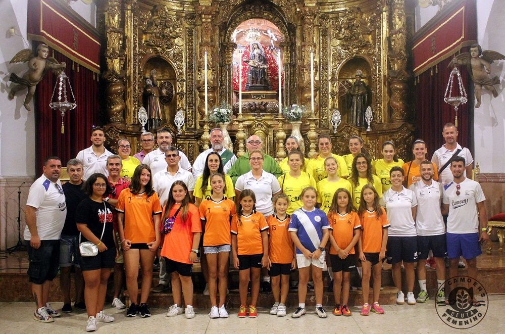 El Camoens realiza la ofrenda a la Patrona de Ceuta