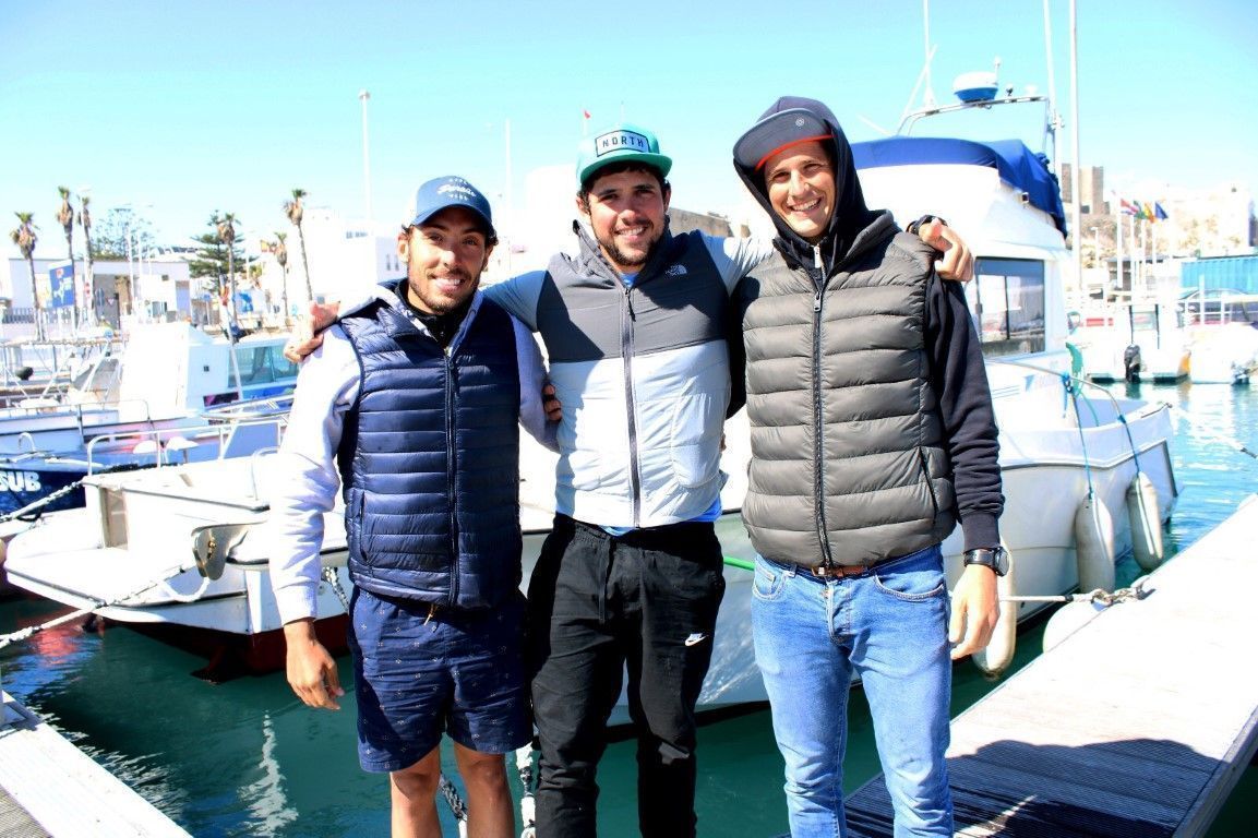 Otros tres españoles completan el cruce a nado del Estrecho