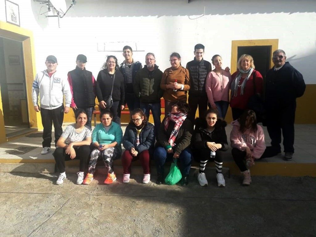 Alumnos de San Antonio participan en una clase de petanca en la guía 'Ceuta Te Enseña'