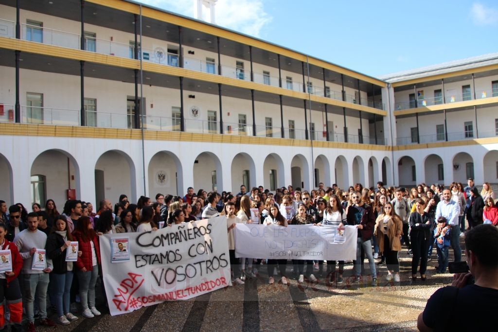 Compañeros de Manuel: “Lete, amigo, te estamos esperando porque aquí aun te quedan muchas cosas por hacer”.