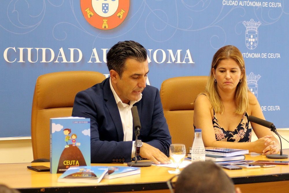 La Ciudad presenta la nueva edición de la guía educativa 'Ceuta te Enseña'
