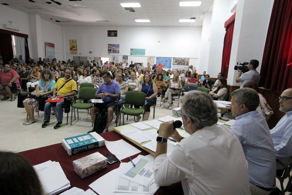 El MEyFP reparte las vacantes de los interinos bajo las críticas de la Junta de Personal Docente