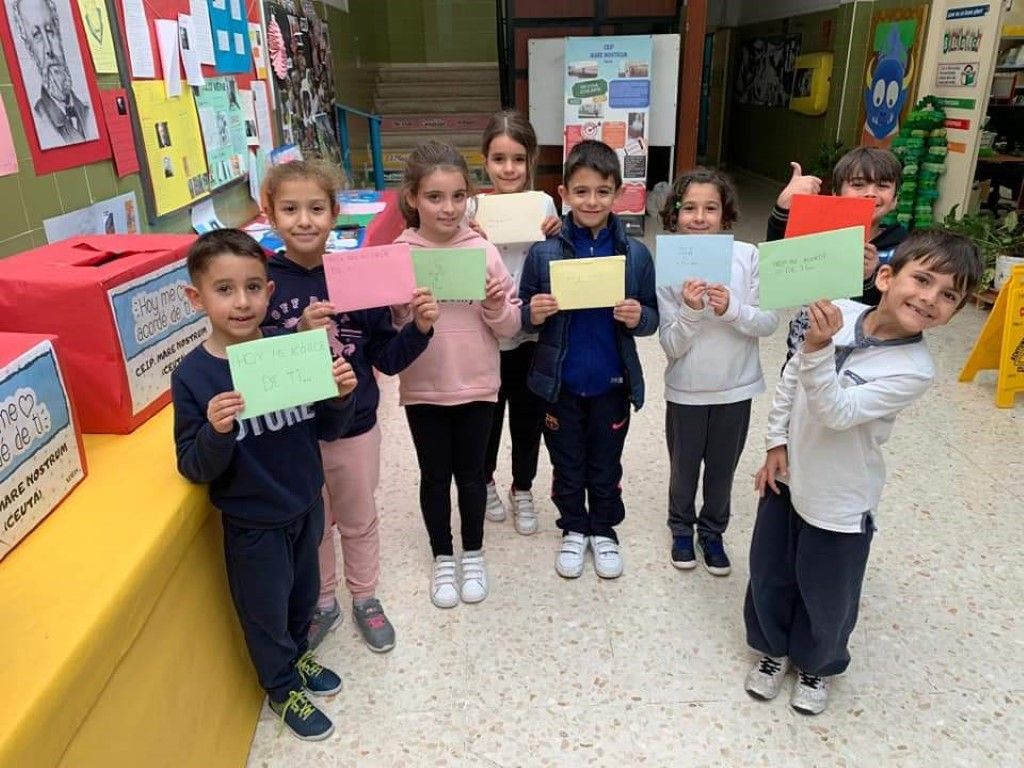 Alumnos del Mare Nostrum y el Centro de Día del IMSERSO participan en la actividad “Hoy me acordé de ti”