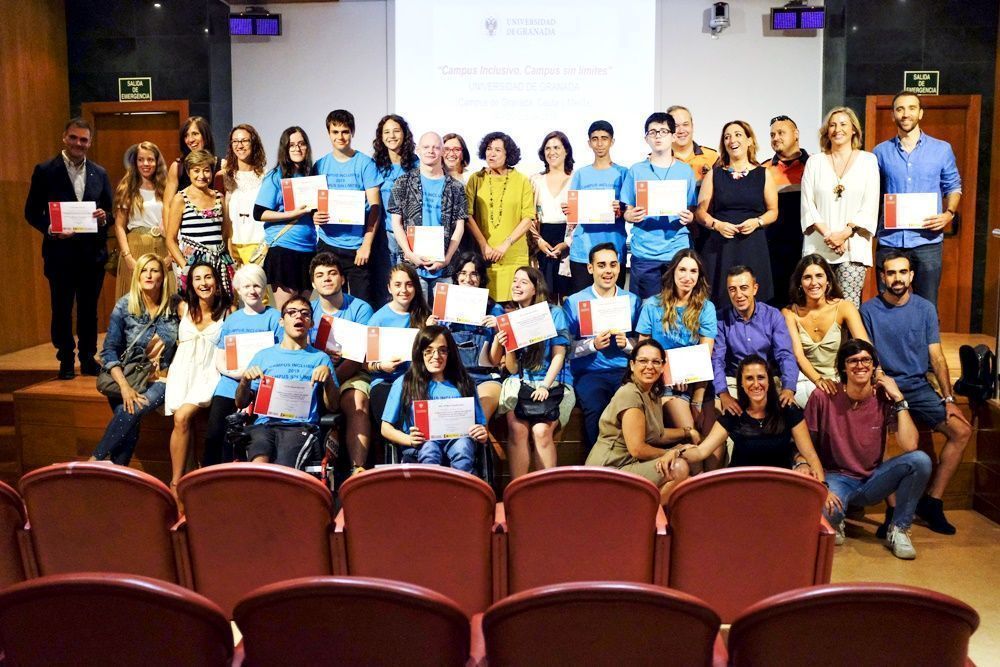 Jóvenes con discapacidad foto familia
