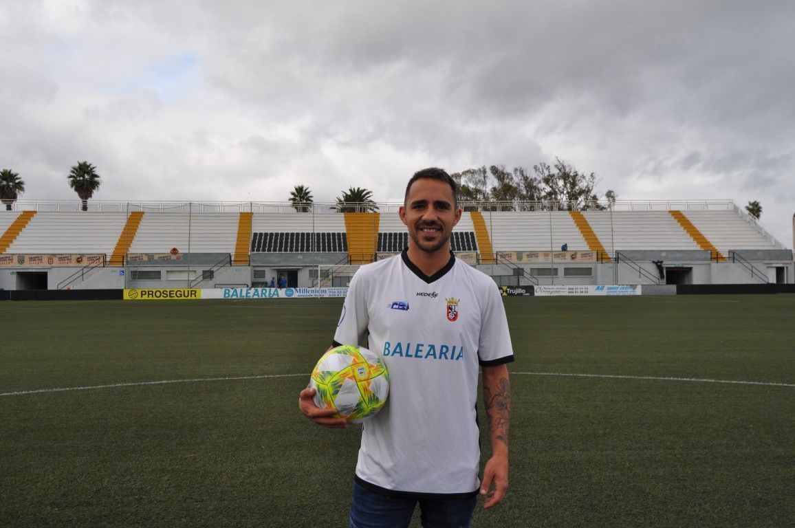 Zequi: estoy muy agradecido al AD Ceuta por la oportunidad y la confianza