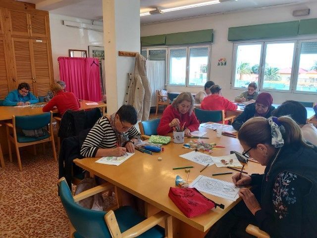 El Centro Social del Imserso organiza un taller de Mandala