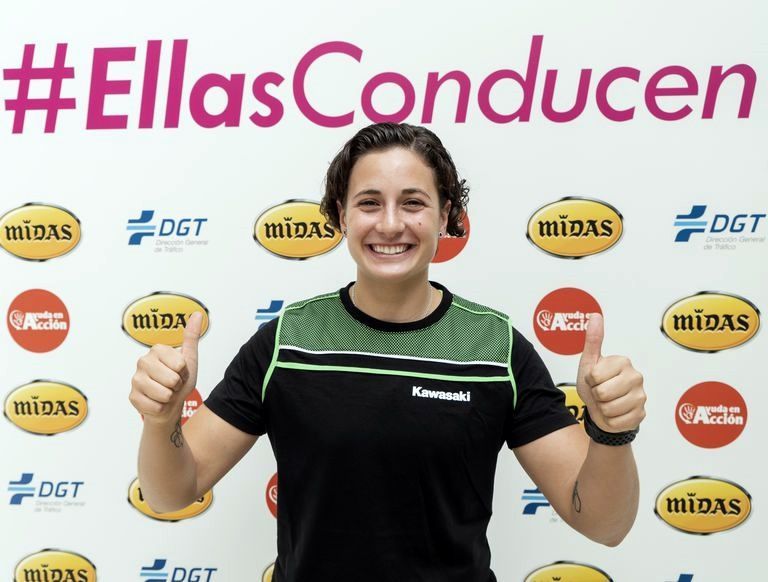Presentan una campaña solidaria para desmitificar la forma de conducir de las mujeres. Foto Midas