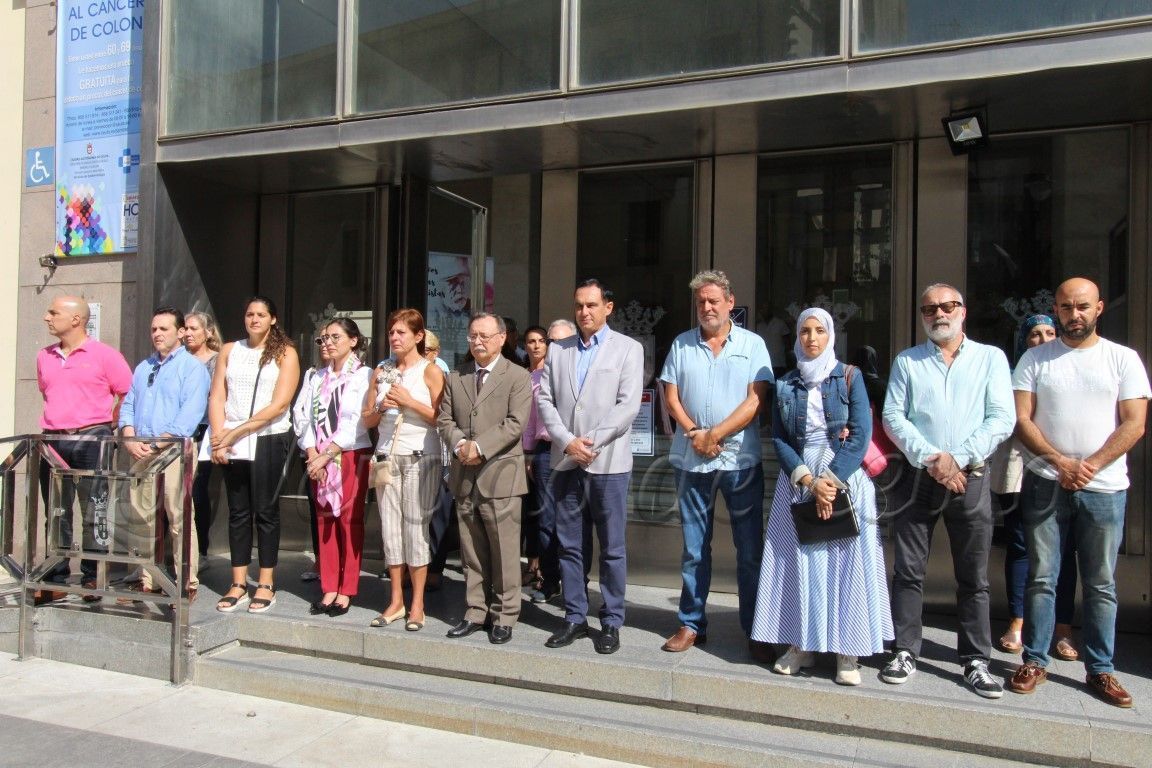 Nuevo minuto de silencio, y ya van 42, por una nueva víctima mortal por violencia de género