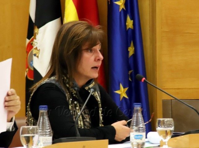 La consejera de Presidencia daba respuesta informando que de las 52 solicitudes presentadas