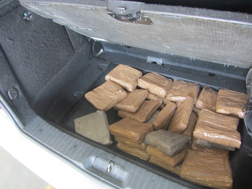 Tres detenidos al ir a embarcar con 75 kilos de hachís en un coche