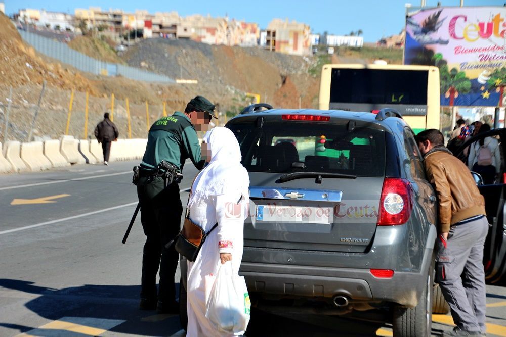 Una acusada por desobedecer a agentes de la Guardia Civil en la frontera del Tarajal, se enfrenta a nueve meses de prisión.