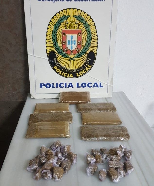 La Policía Local desmantela un punto de venta de drogas junto al instituto Puertas del Campo