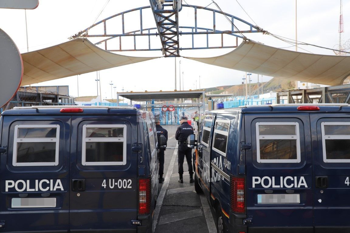 La Policía Nacional detiene en la frontera a un marroquí con nueve órdenes de búsqueda