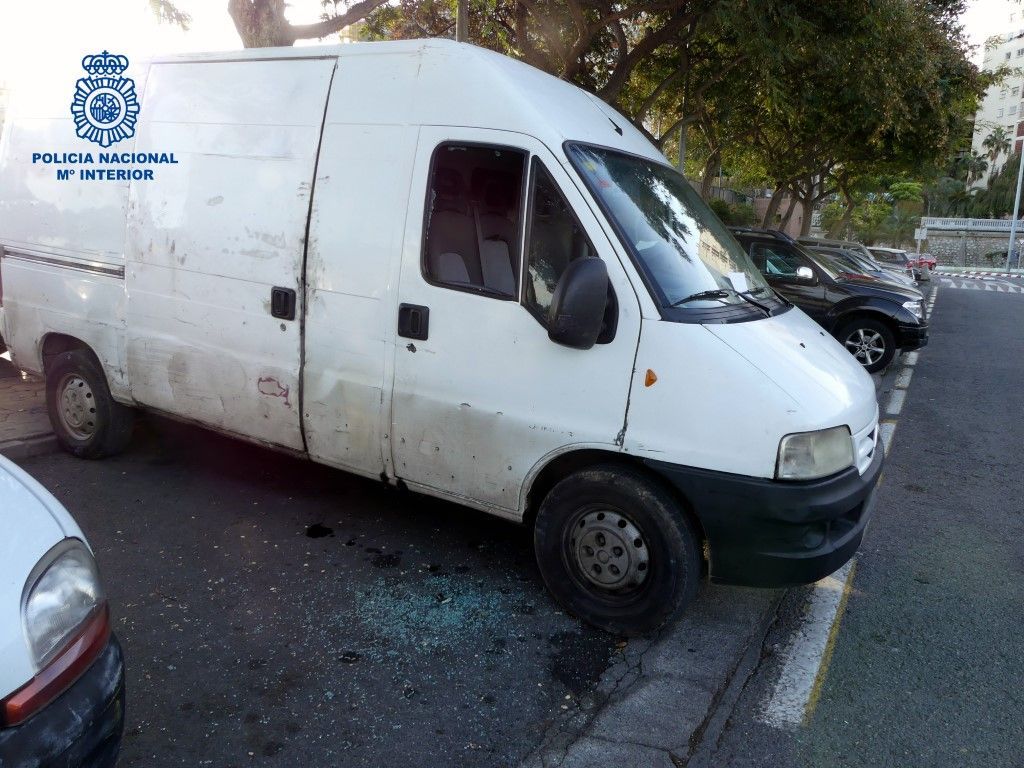 Dos detenidos por robar en el interior de tres vehículos