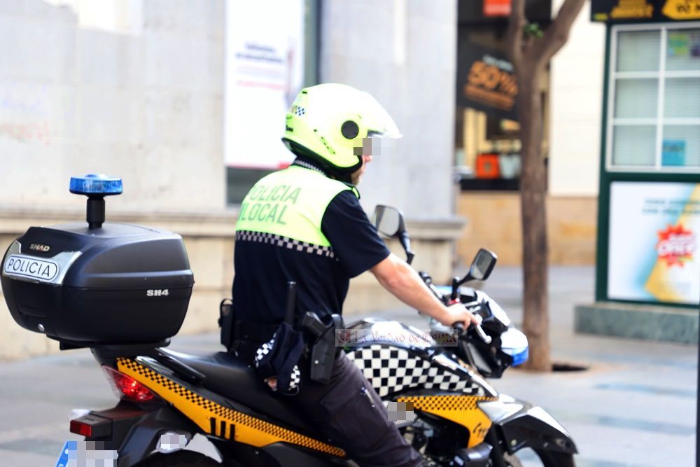Vox Ceuta propone dotar de pistola taser a los agentes de la Policía Local