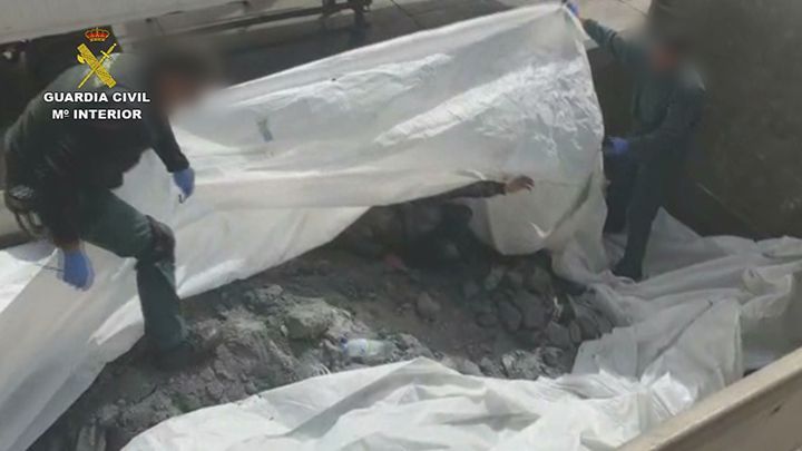 La Guardia Civil intercepta a más de 2500 personas que pretendían entrar de forma ilegal a la Península desde Melilla