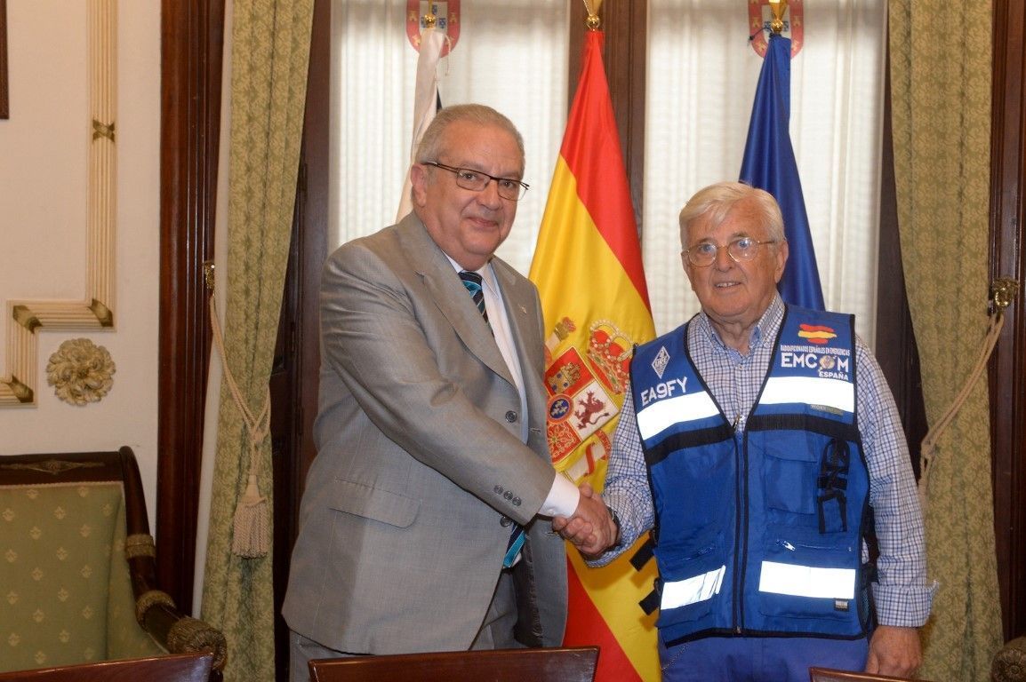 Jacob Hachuel firma el convenio de colaboración con la URCE