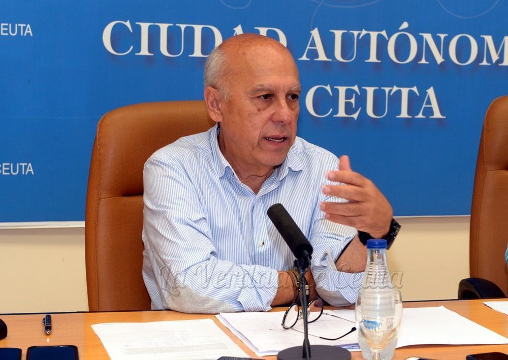 El consejero de Sanidad se ha referido a los casos de intoxicación alimenticia.