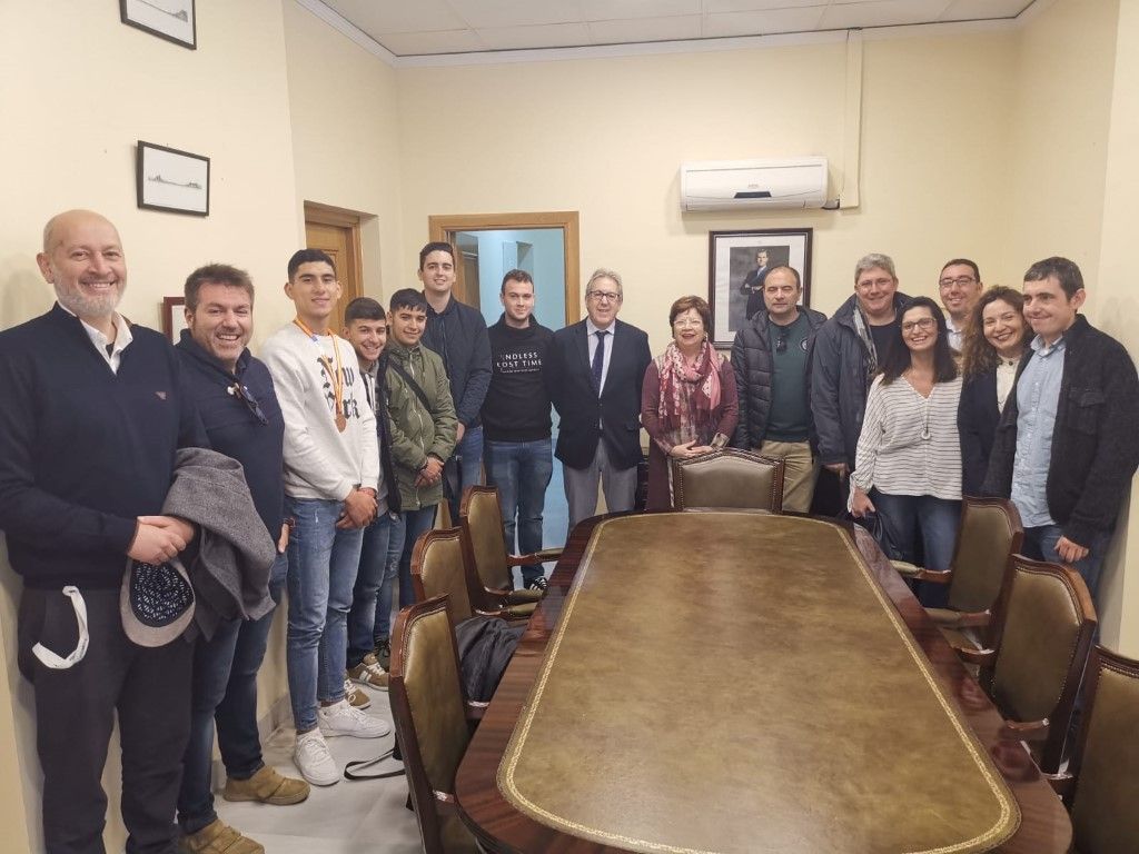 La delegada del Gobierno recibe a los ceutíes que han participado en las Olimpiadas de FP