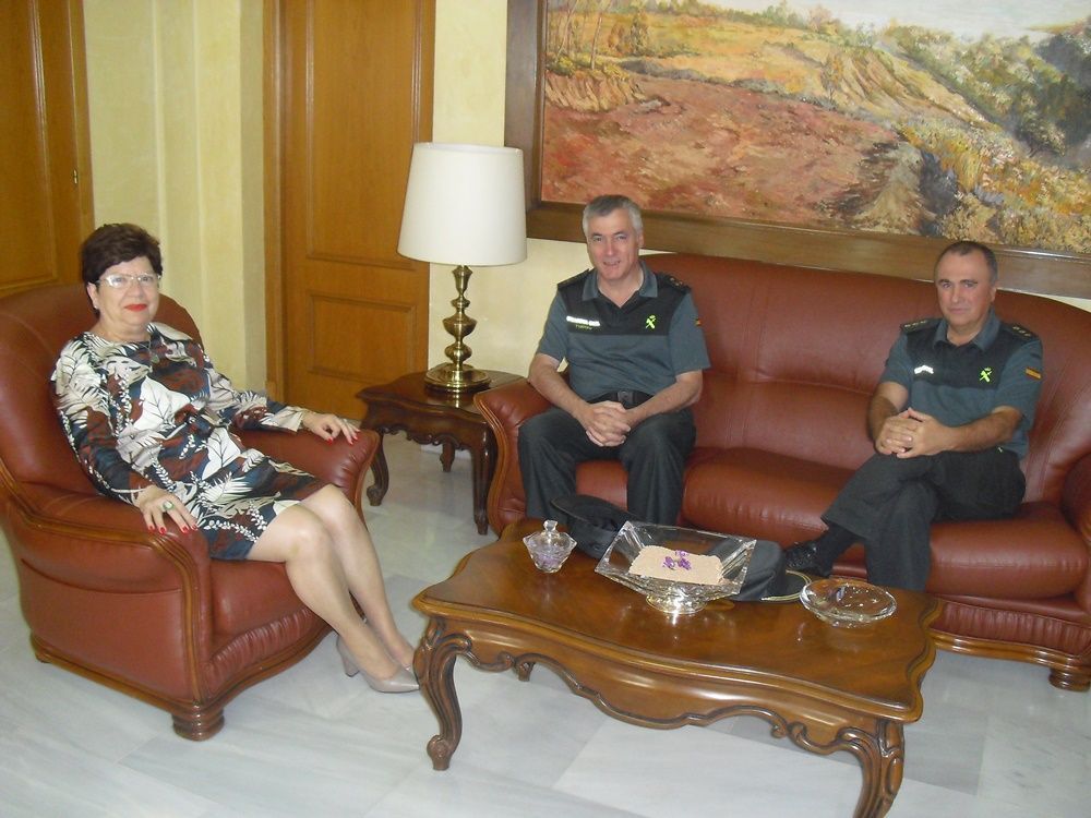 La delegada del Gobierno se reúne con el general Féliz Jesús Blázquez, de la Guardia Civil.
