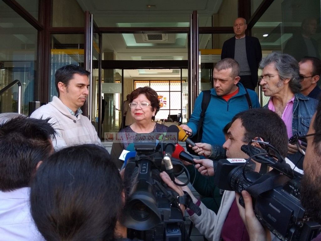 La delegada del Gobierno insististe en que “las concertinas se van a retirar”