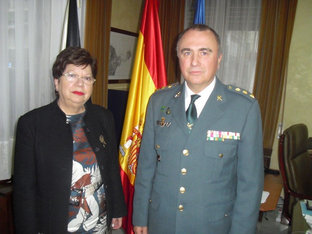 La delegada del Gobierno recibe al nuevo coronel jefe de la Guardia Civil