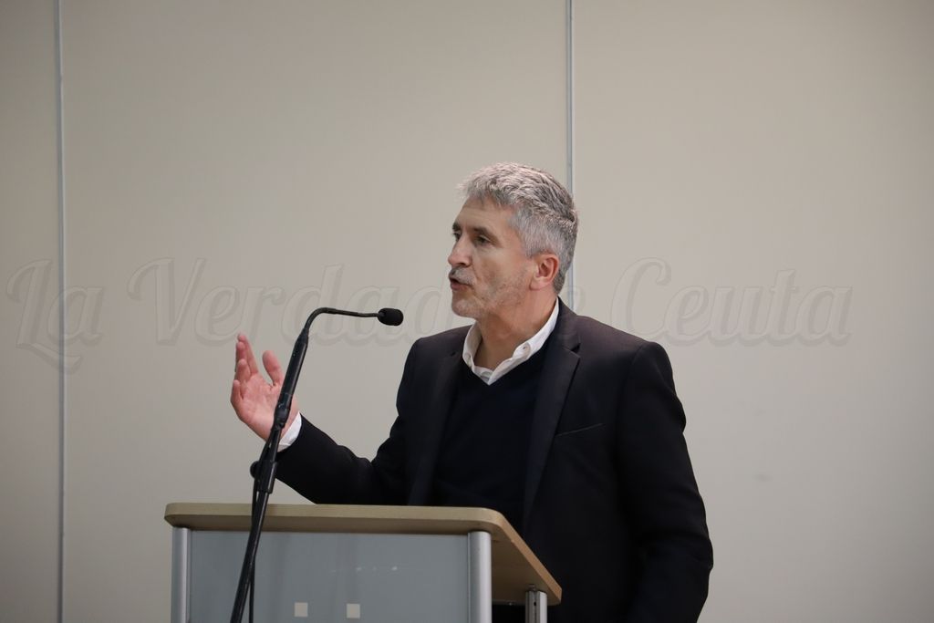 Marlaska dice que las fronteras de Ceuta y Melilla se abrirán de manera gradual