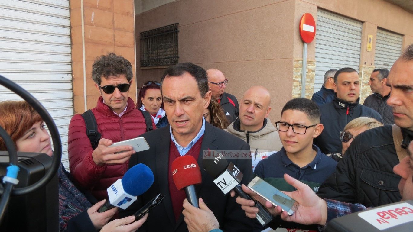 Hernández achaca la suspensión del subsidio a los mayores de 52 años a cuestiones técnicas y jurídicas.