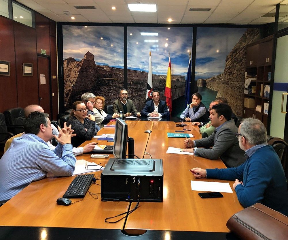 C’s acusa al Gobierno de pretender licitar con dinero público el programa económico del PP.
