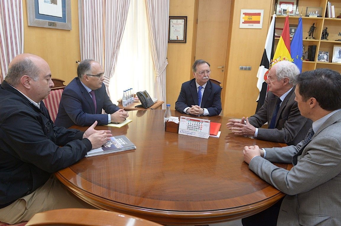 Vivas recibe en su despacho a la empresa Med Gate Construcciones Navales
