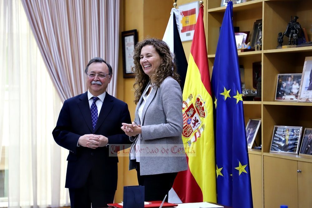 Vivas recibe a la Presidenta de Puertos Españoles con motivo de la Toma de Posesión del nuevo Presidente de la Autoridad Portuaria.