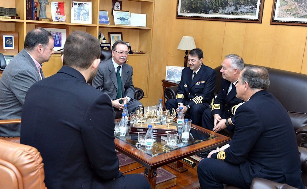 Vivas recibe a los mandos de la Fragata Numancia.