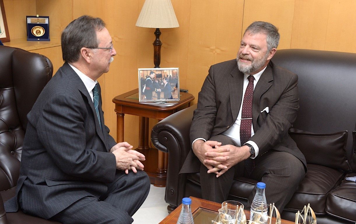 Juan Vivas recibe al embajador de Alemania en España