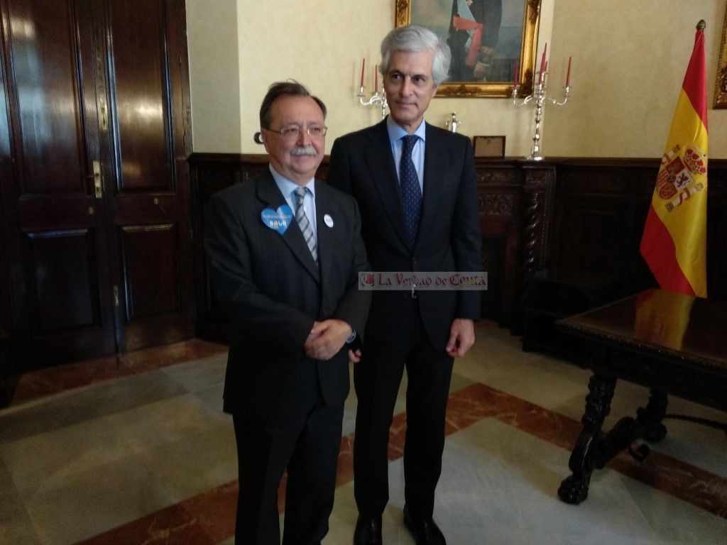 El Presidente de la Ciudad recibe a Suárez Illana en la Alcaldía Noble del Palacio de la Asamblea