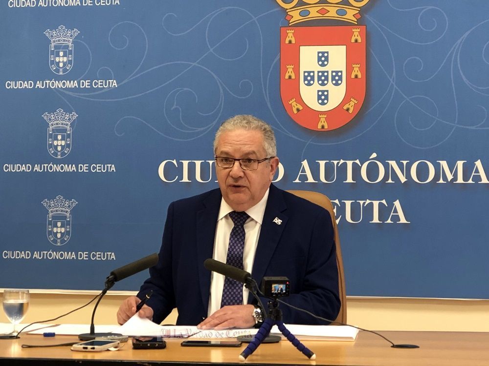 El Gobierno prevé rubricar un convenio con Defensa antes de mayo para la reserva de plazas de Policía Local. 