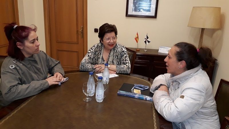 La delegada del Gobierno se reúne con representantes de la Protectora de Animales