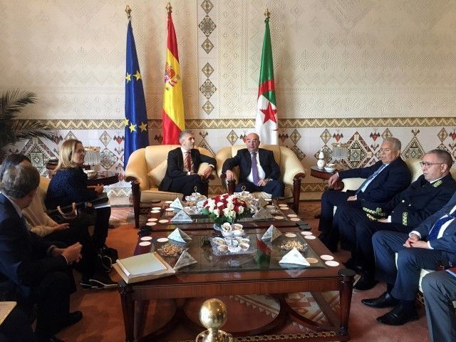 El ministro Grande-Marlaska visita Argel y destaca la cooperación de Argelia