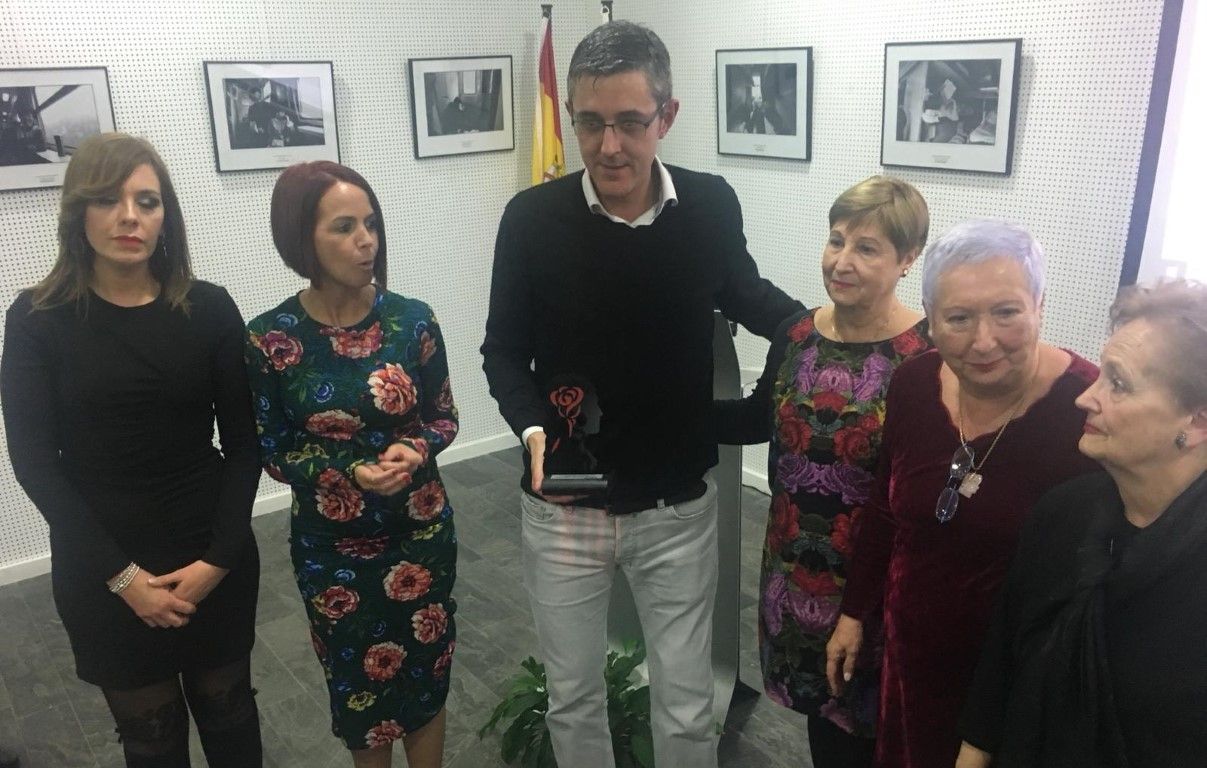Eduardo Madina recibe el “Premio María Miaja”