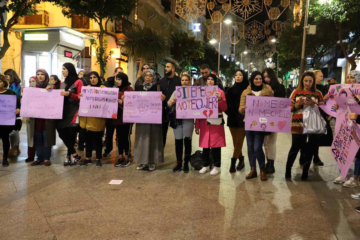 La Plataforma Feminista de Ceuta se concentra contra la violencia de género