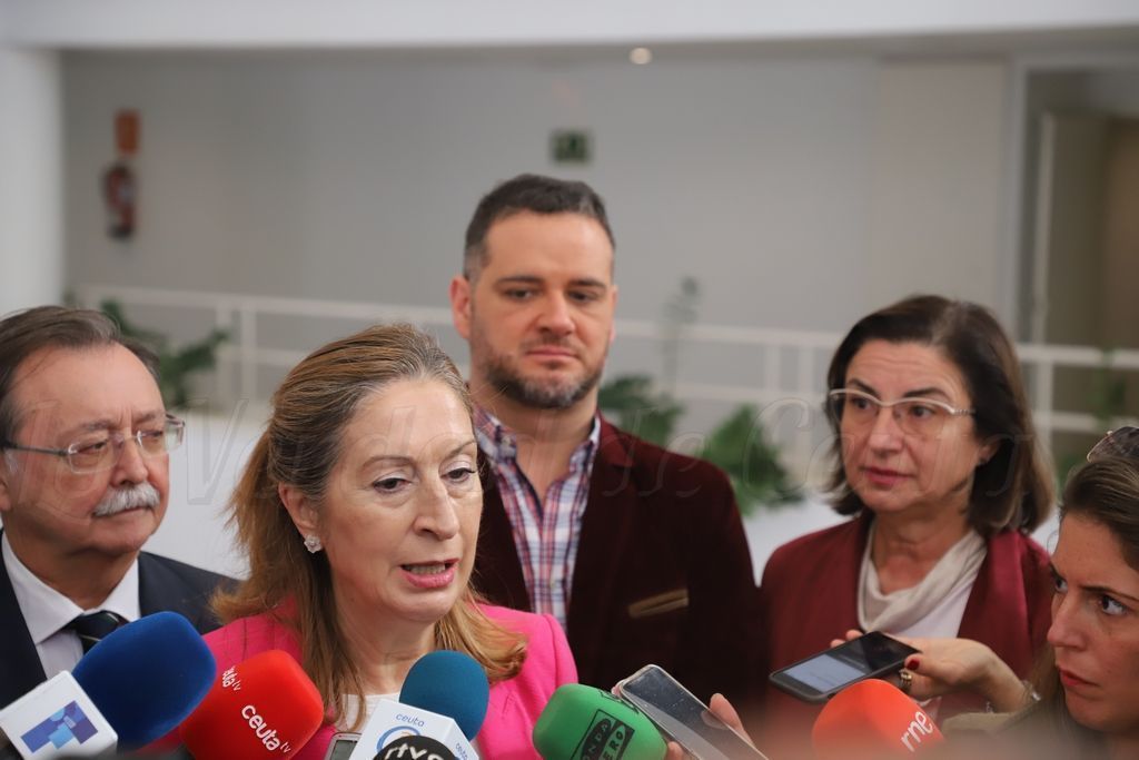 Ana Pastor dice en Ceuta que lo ocurrido en Cataluña es una “vergüenza”