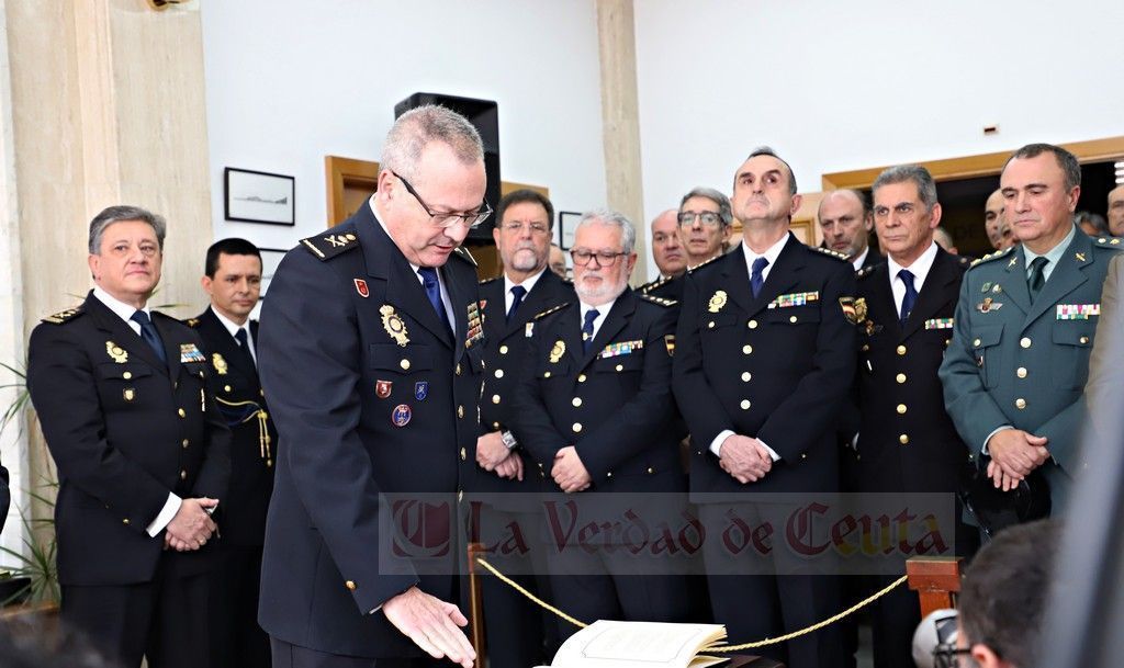 Martín Garrido toma posesión como jefe superior del CNP .