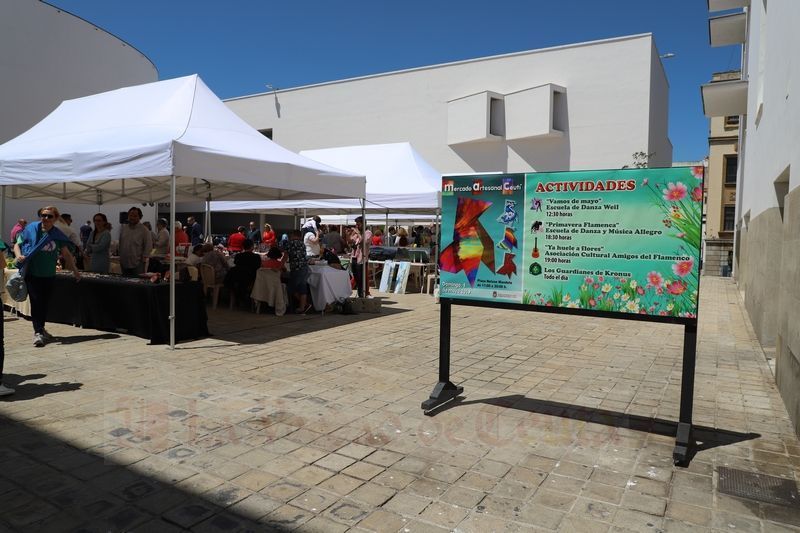 Se celebra una nueva edición del Mercado Artesanal.